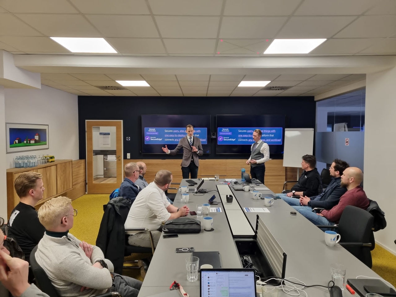 Summit participants discuss SASE and Barracuda SecureEdge SASE Ski Summit, Tirol Austria 2024
