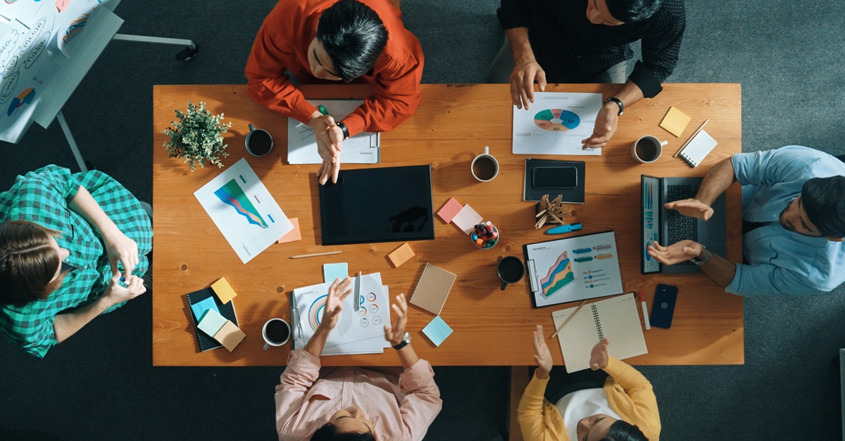 L'esplosione dei ruoli "Ops" — svelare il filo conduttore nell'ingegneria moderna 